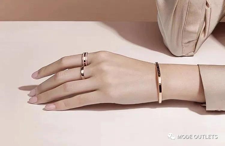 把阿玛尼的价格打下来,399元的阿玛尼手表