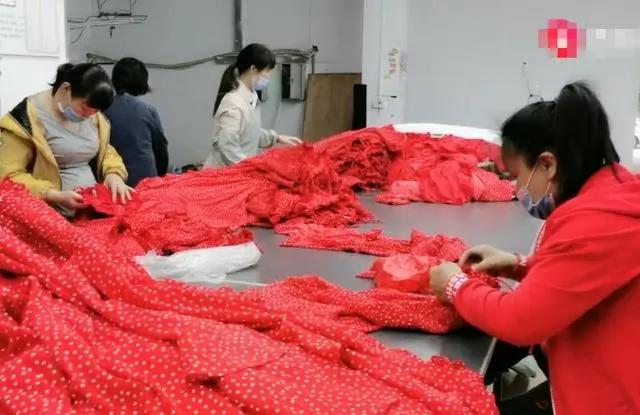 广州制衣厂500一天招工是真的吗,广东招聘月薪10000以上的服装厂