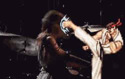 搞笑gif跟着妹子的节拍摇起来,敲锣打鼓甩头搞笑gif