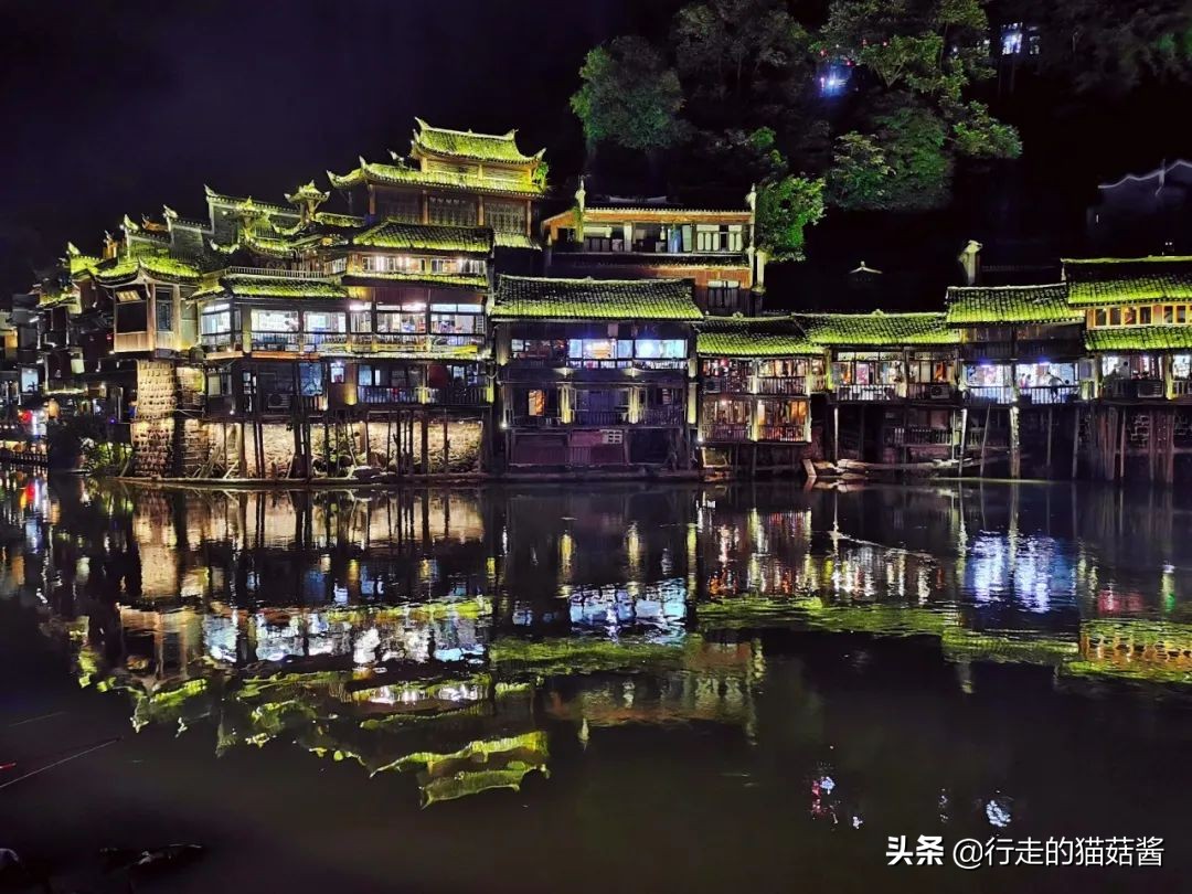 边城是沈从文笔下一座美丽的小城,沈从文笔下的边城讲的是哪里