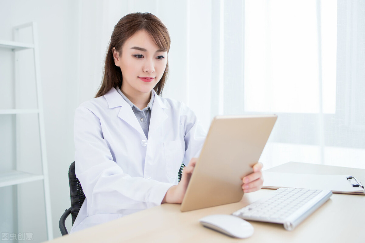 手部白癜风怎么控制,脸上的白癜风怎么护理才不复发