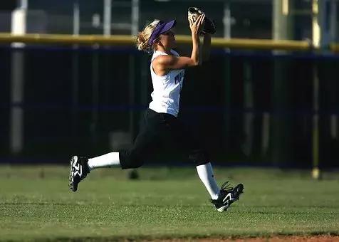 为什么美国大学中体育健将比学霸更受欢迎？