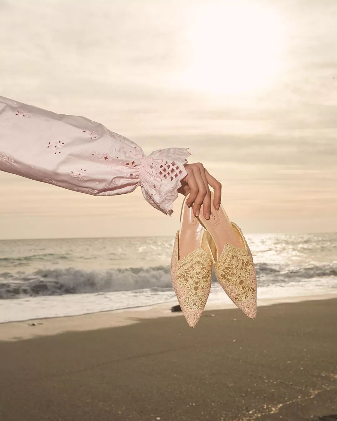 天气也太太太热了，这里有18双仙女拖让你美得不接地气！