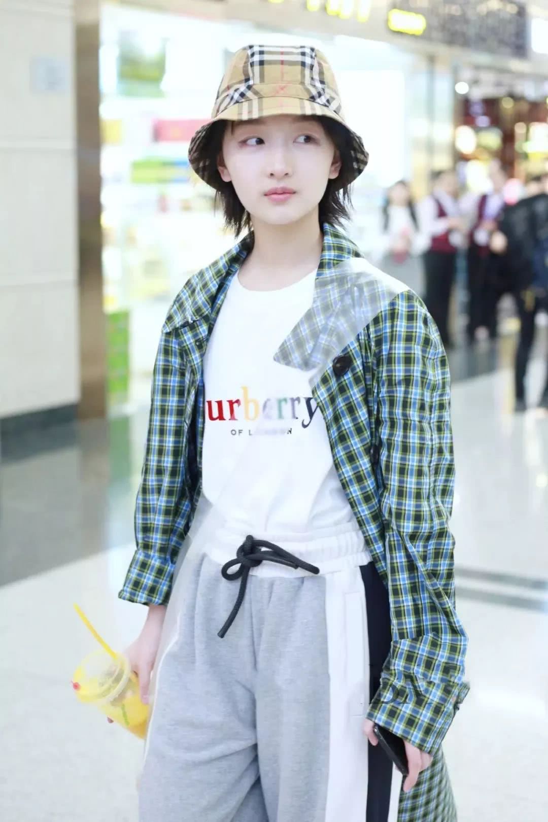 天气冷不想扎头发怎么办,热天洋气又凉快的帽子