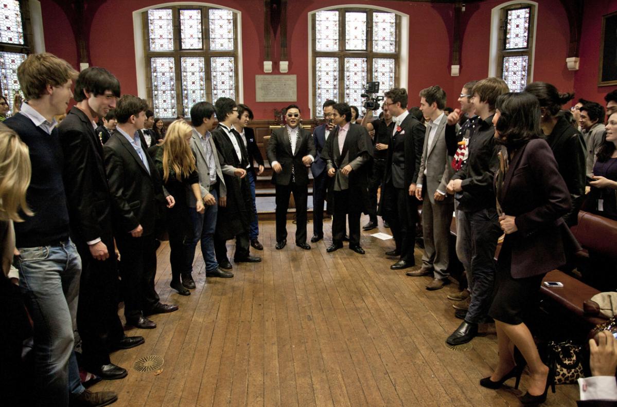 凭《江南style》爆红，如今销声匿迹，鸟叔是资本的牺牲品吗？