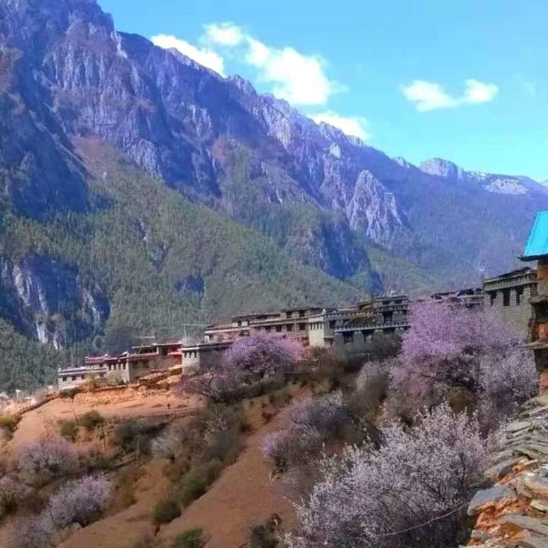 凉山旅游景点古村古寨古镇,四川凉山悬崖上的村庄旅游