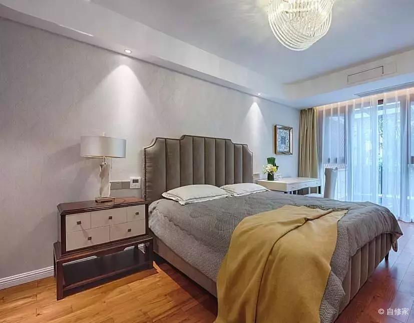 他家像宫殿！巨型水晶灯，黄金瓷砖，金碧辉煌，住上一晚值了