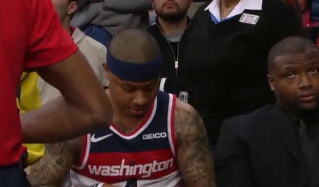 胆是真大！小托马斯多次“袭胸”，早年这一推竟让女裁判尴尬不已