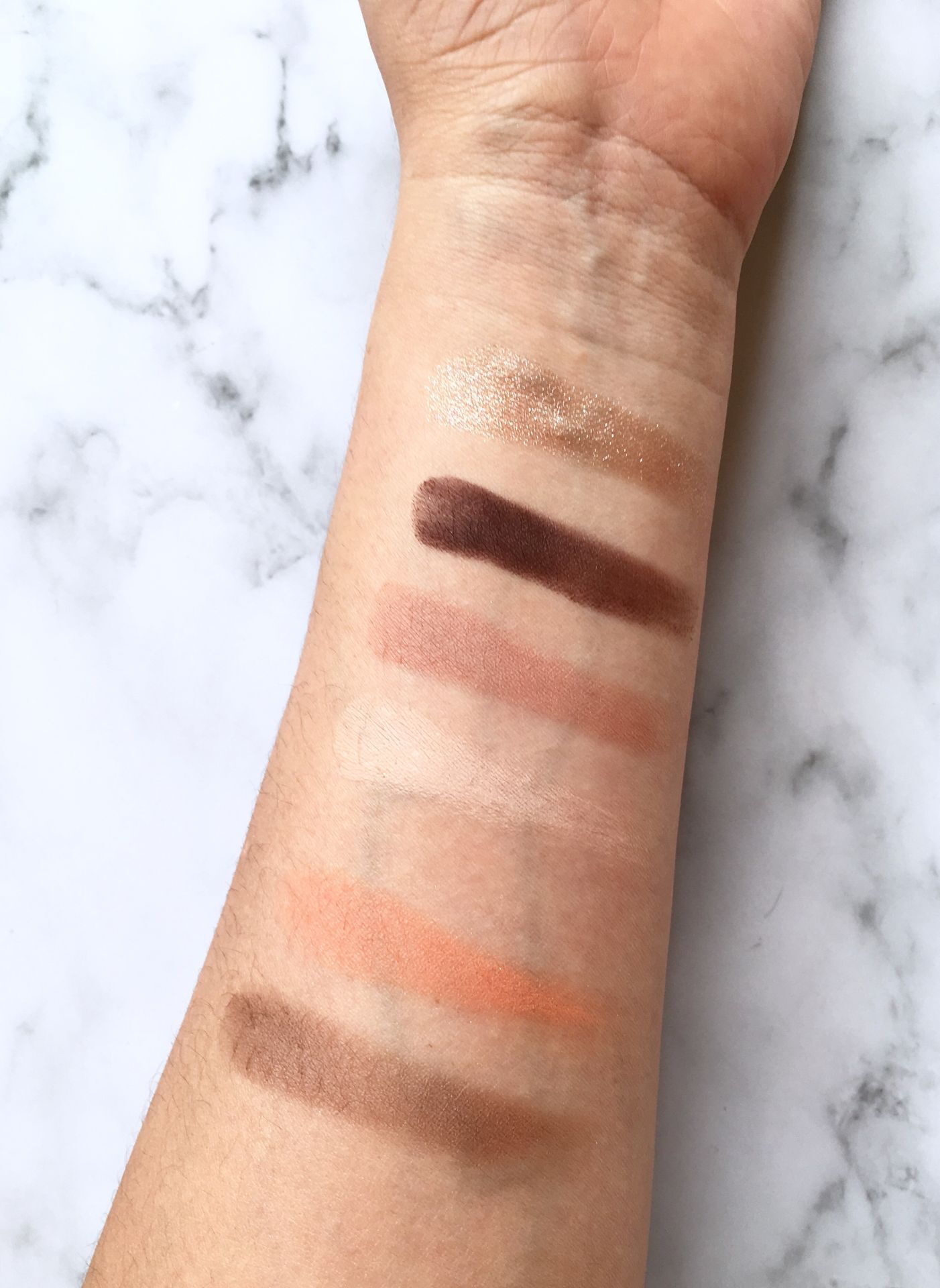 选眼影盘冷白皮,推荐一款好用的眼影盘