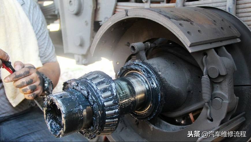 刹车失灵可以慢慢拉手刹吗,刹车自由行程长怎么解决