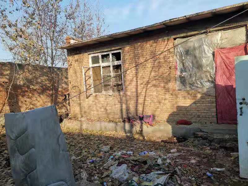 因患精神病19岁少女被锁10年,女子因精神病被锁在家中