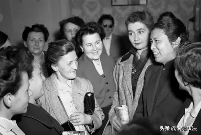 【荐读】你只知道王毅、华春莹，却不知道这个迷倒万千人的燕大“校花”才是曾经中国外交部隐藏的最狠角色！