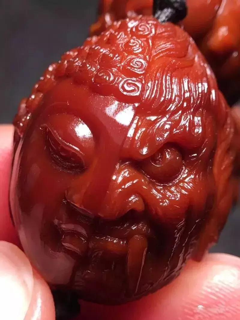 拿到一串橄榄核雕，不用只知道说“卧槽，真好看”了