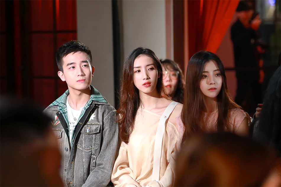 马紫薇时装秀视频,上海时装周走秀马艳丽