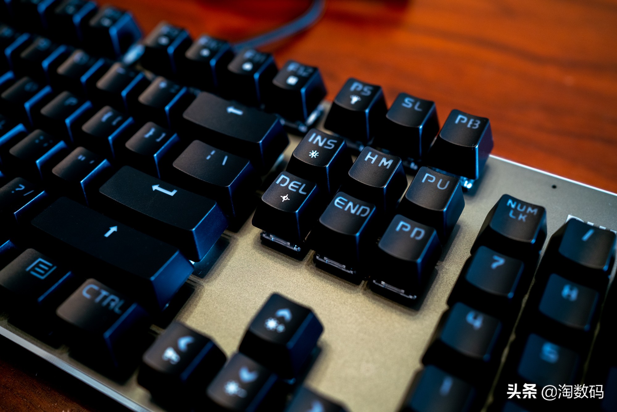 99元捡漏,有什么100多的rgb青轴机械键盘