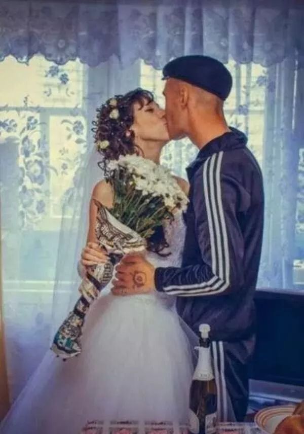 俄罗斯人永远离不开三道杠