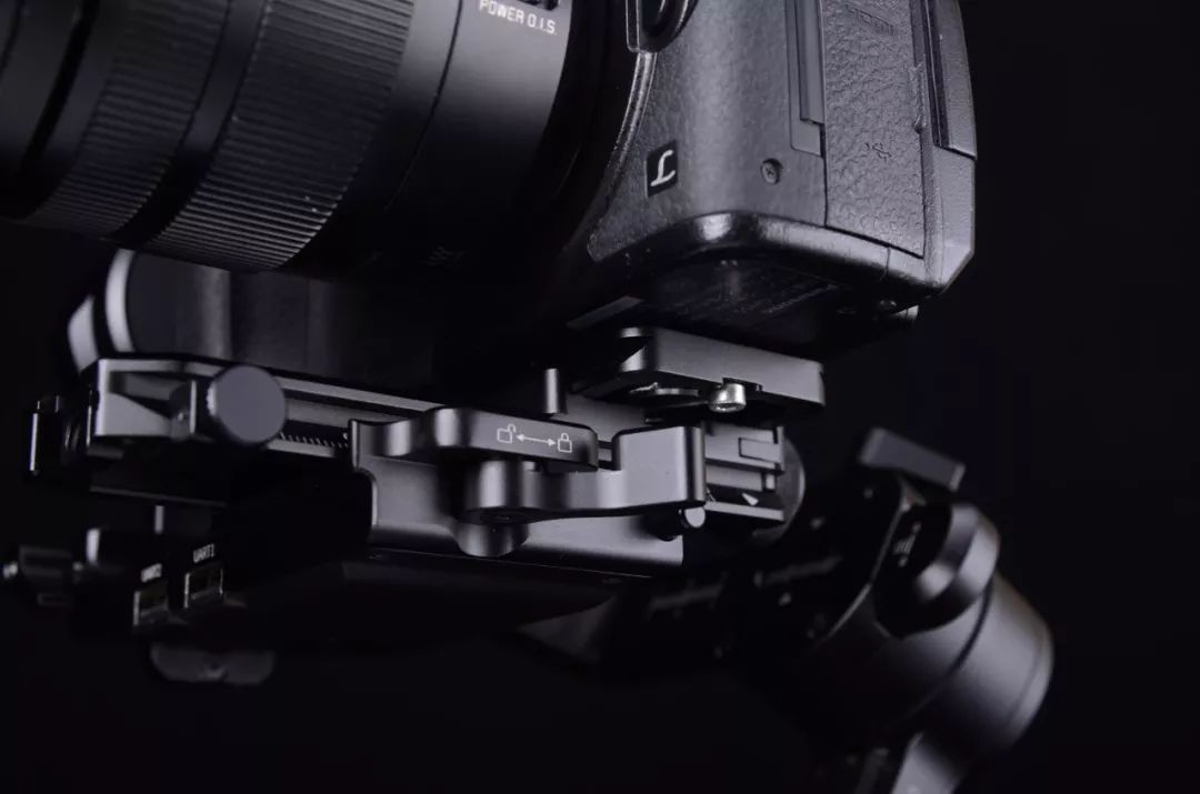 飞宇蝎子稳定器和大疆rsc2对比,飞宇的稳定器怎么样