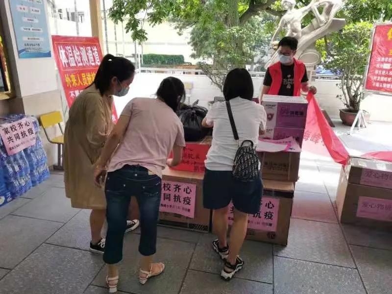 梅香传百年山高我为峰——致梅峰小学最美志愿者