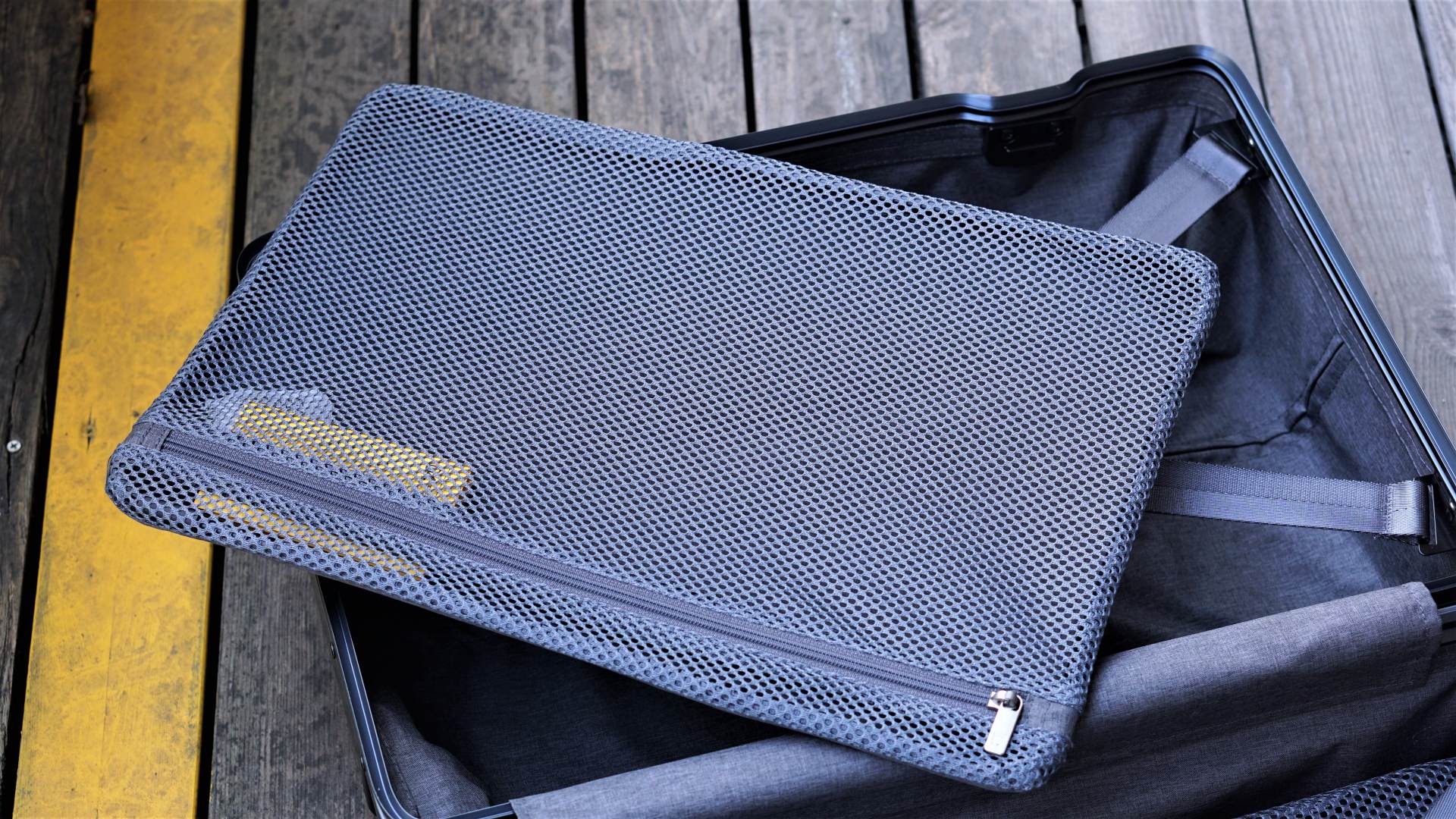 地平线8号行李箱24寸什么颜色好看,地平线8号行李箱和90分行李箱测评