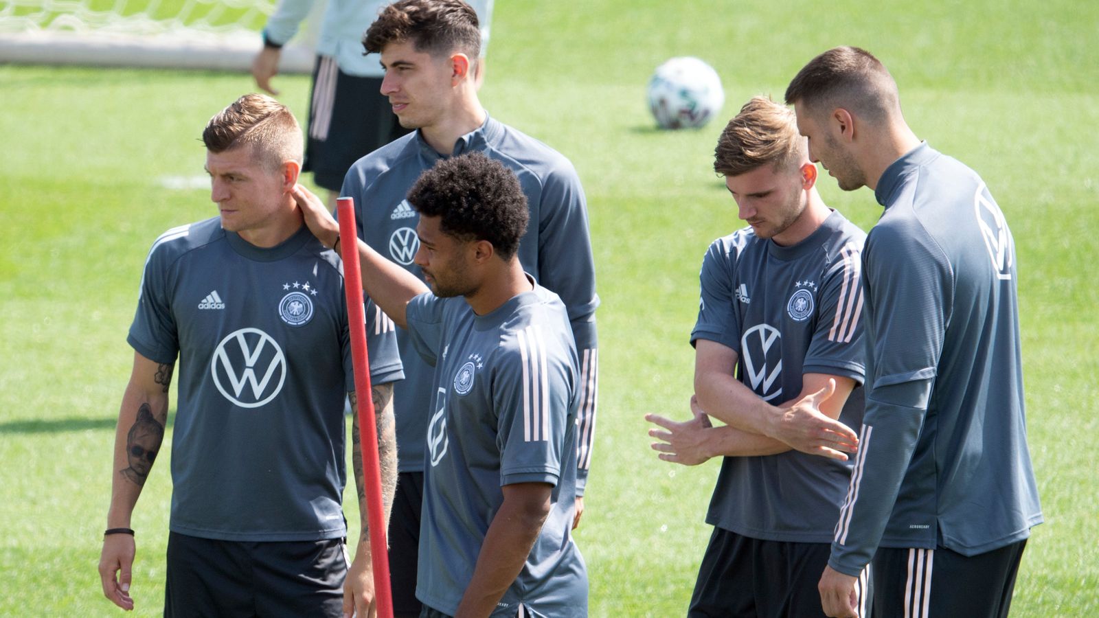 欧洲杯英格兰战平丹麦,96年欧洲杯英格兰vs德国索斯盖特