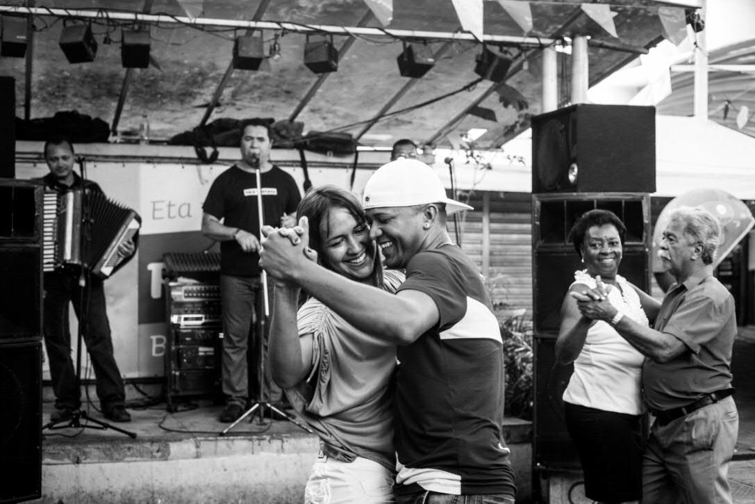 疫情下的巴西，天堂与地狱仅一街之隔，同在耶稣庇佑下的两种人生