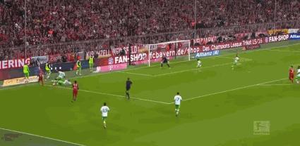 “欲追梅罗，先平莱万”，当今足坛第一中锋，锋线球员的模板