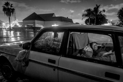 末路狂花:美国退伍女兵饱受*队军**性侵、自杀、*品毒**、抑郁、无家可归困扰