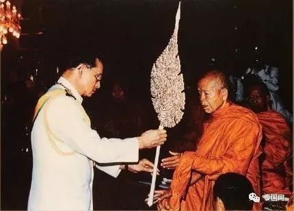 泰国捐钱最多的僧人,泰国活着的高僧哭丧