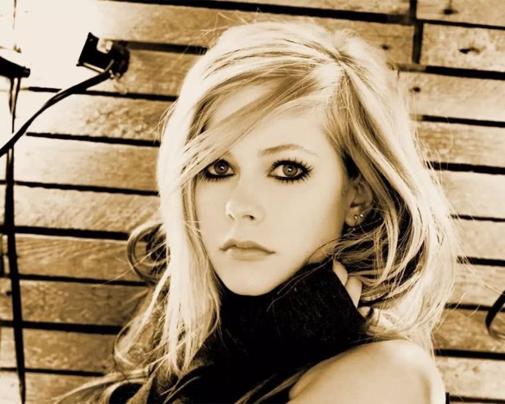 邓紫棋仍写歌惋惜唱尽13年情谊,邓紫棋说希望有人写歌