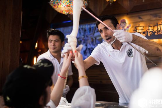 导演拒绝删减任何镜头!片长3小时,生生扯下了理想主义的遮羞布