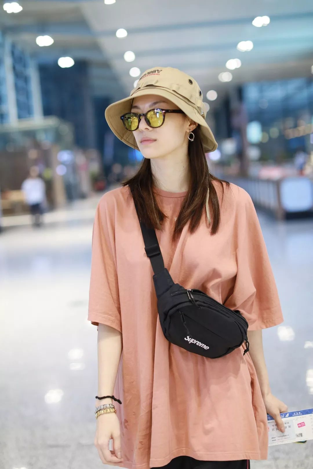 今年最火的斜挎腰包,腰包该怎么搭配