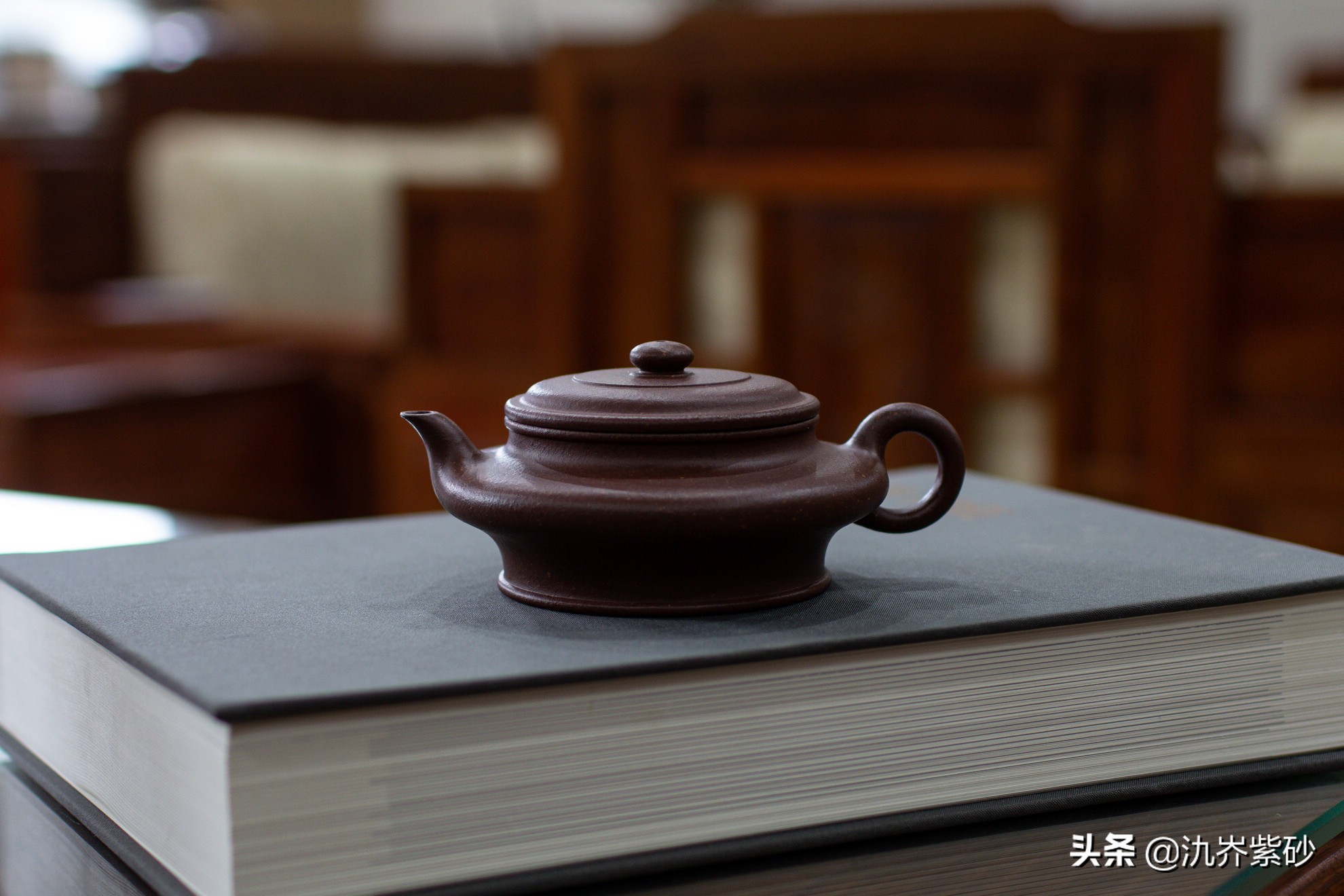 紫砂壶主要看泥料还是手工,紫砂壶行业分析