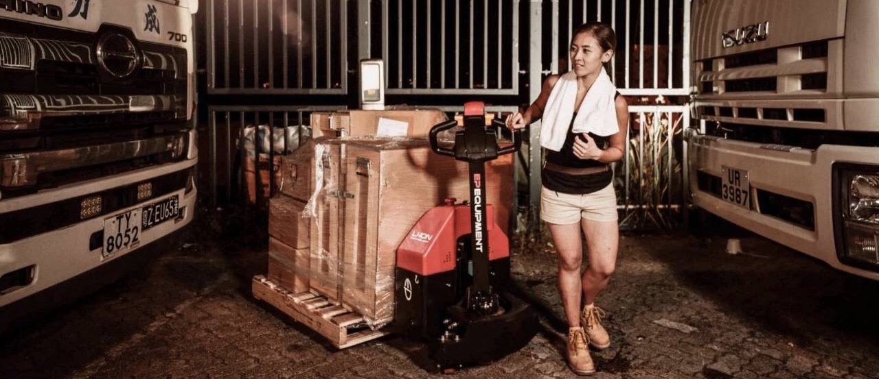 香港女搬运工现在怎么样了,香港罗拉搬运工