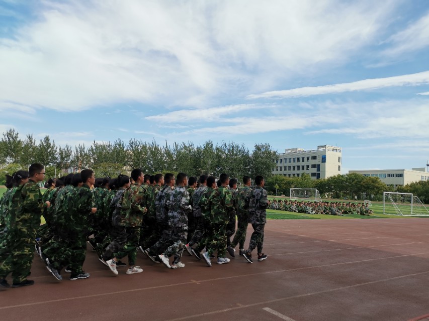 短暂而漫长的军训,军训进行时新生军训纪实全程高燃