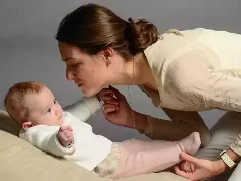 宝宝发热腹泻鼻塞怎么办,宝宝鼻塞发烧怎么推拿