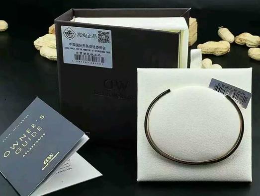 dw手表真假鉴别有什么办法,dw皮带手表真假