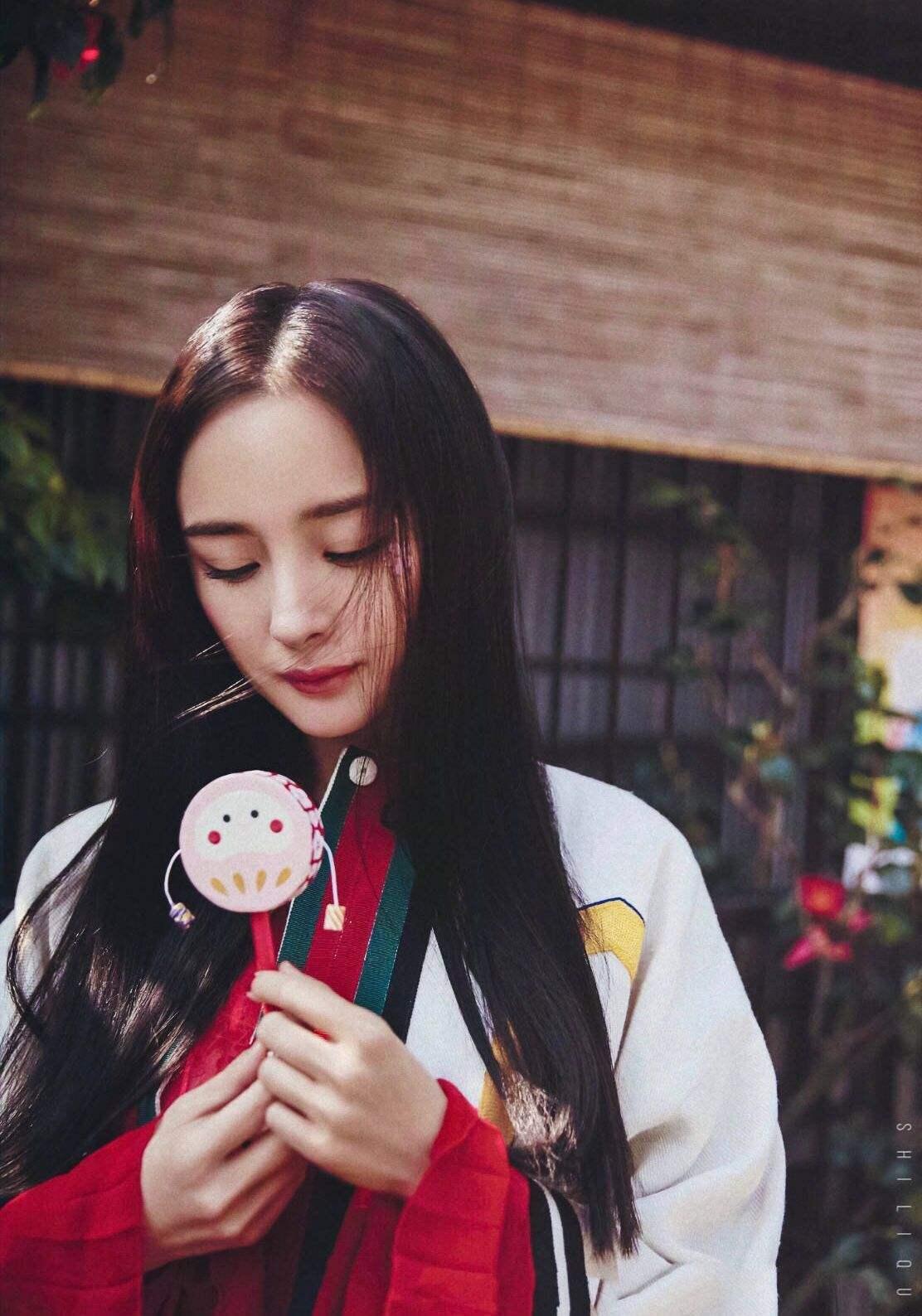 大额头女40岁适合烫什么发型,适合四十岁女人发量少的减龄发型