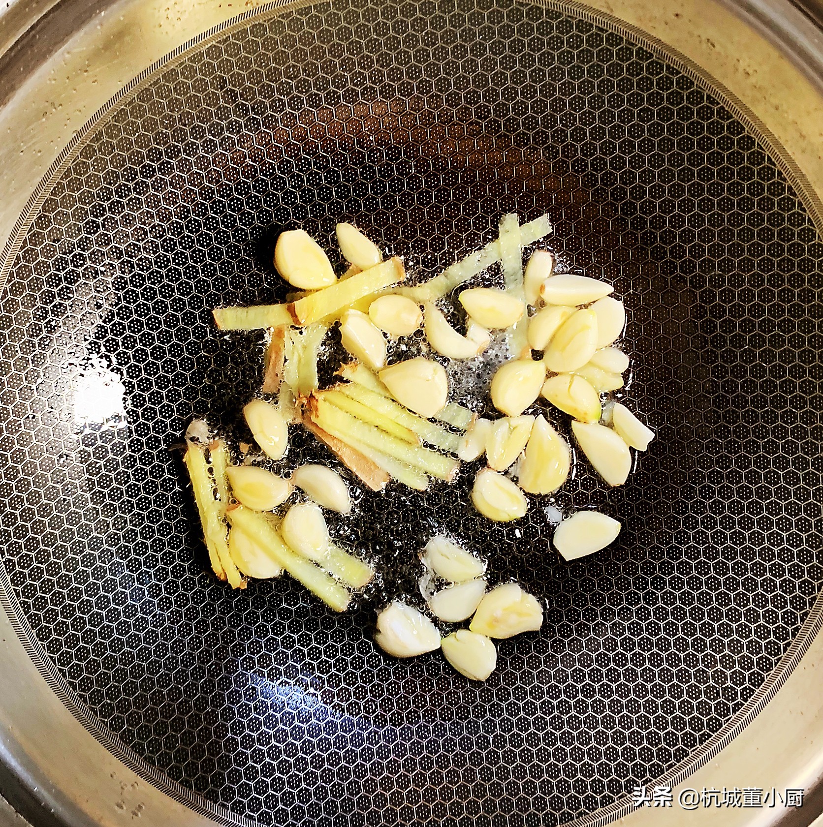 大厨红烧鲳鱼最正宗的做法,蒜子鲳鱼