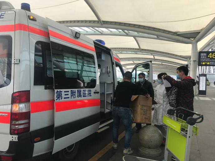 导游从国外背回来物资,广东导游到海外