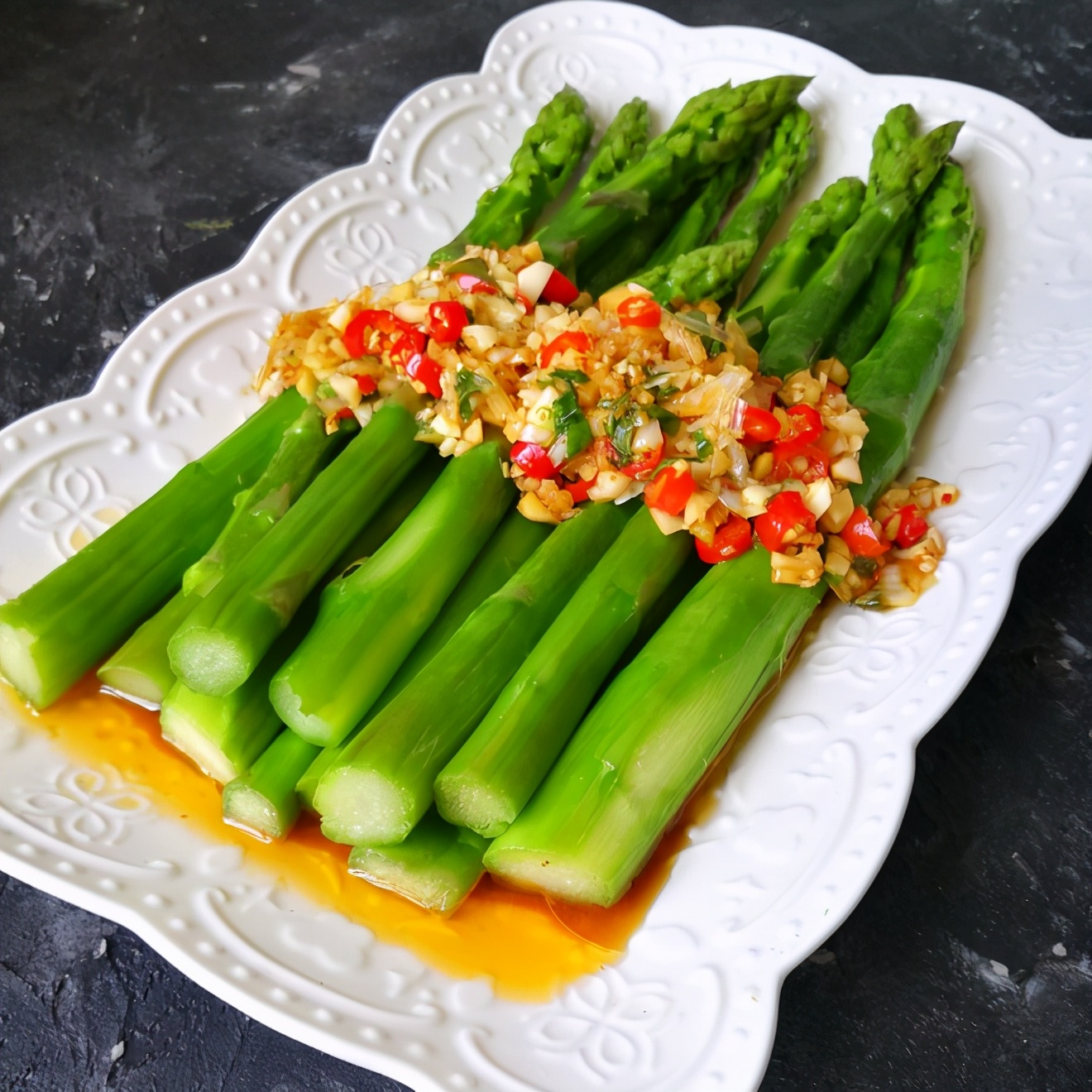 春天的芦笋格外鲜嫩,脆甜多汁的芦笋