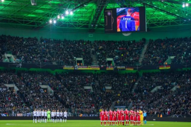 德国足球是进攻强还是防守强,德国足球队擅长进攻还是防守