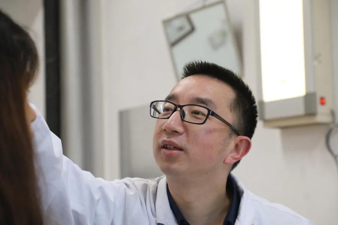 9岁近视400度100度散光,小孩近视100多度散光75度