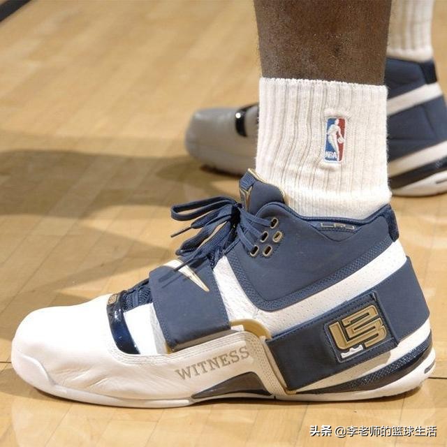 nike詹姆斯最好的篮球鞋,nike发布詹姆斯新战靴