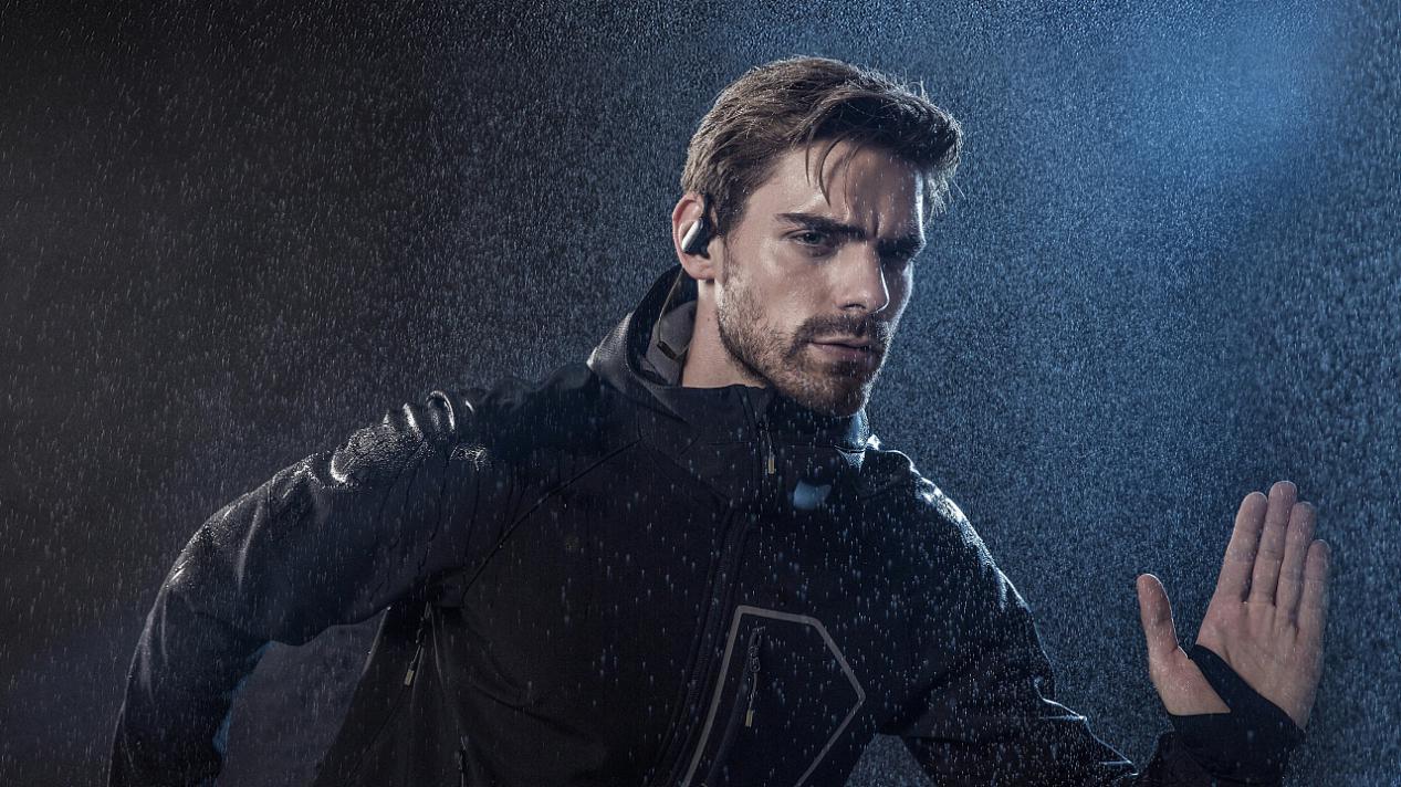 这是一款夜跑族，一定需要的，跑步耳机