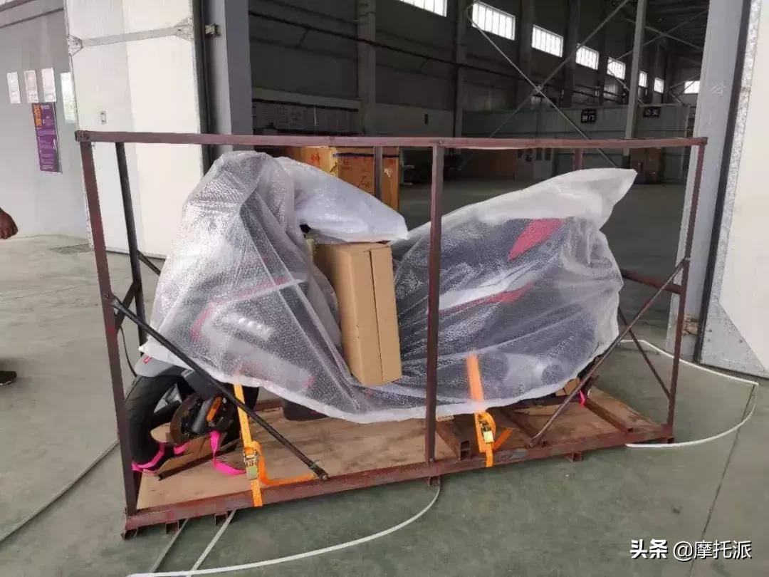 这是一辆让人爱恨交加的大踏板，阿普利亚SRMAX300综合测评-上