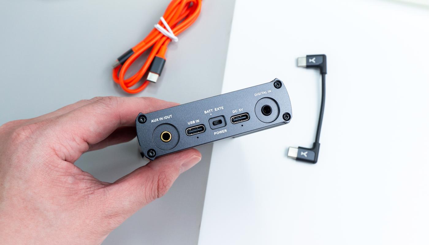 游戏宅的电脑桌面,游戏头戴式耳机rog棱镜s