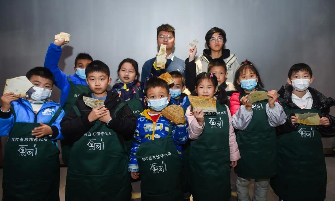 会玩！公园空降一批“暖宝宝”，只为给“老铁”暖暖心