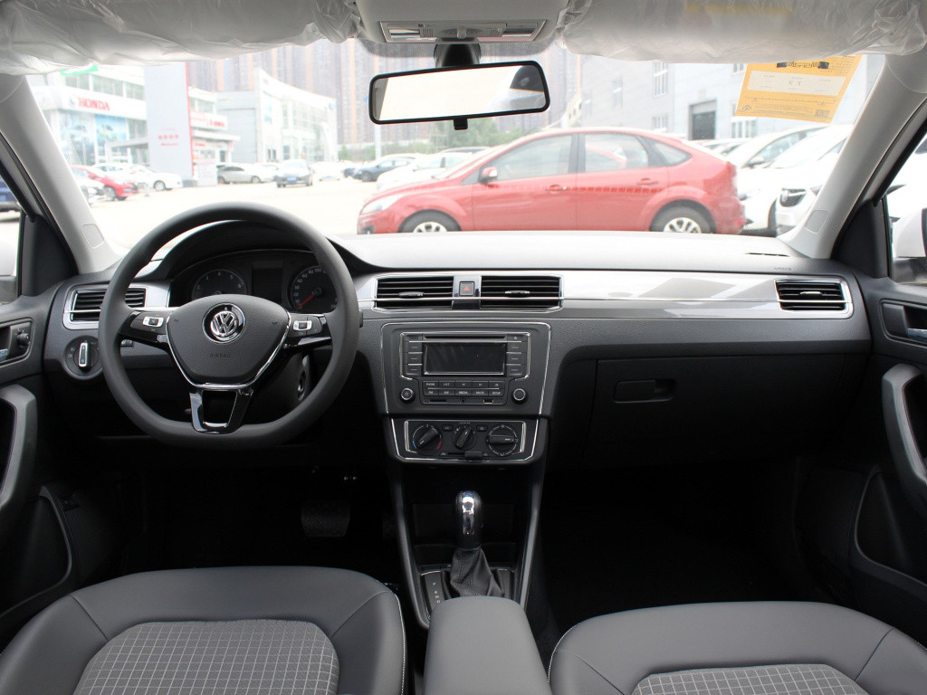 桑塔纳和朗逸哪个更值得购买,高配桑塔纳价格