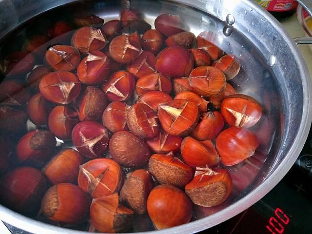 这才是糖炒栗子好吃的做法,水煮板栗最简单的家常做法