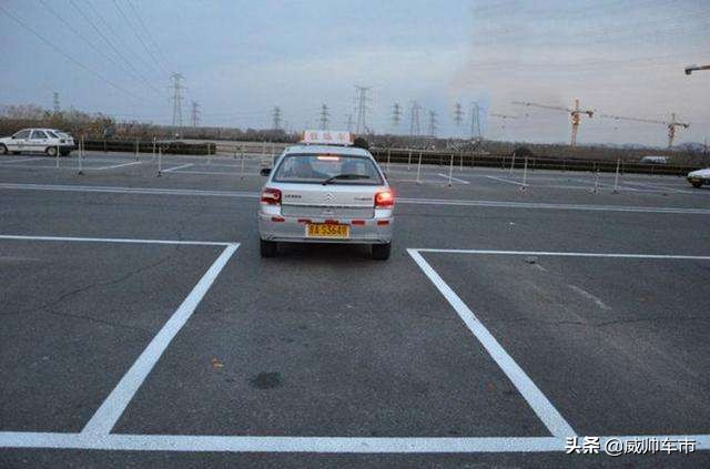 驾照科目二倒车入库技巧与图解,科目二皮卡车倒车入库图解技巧